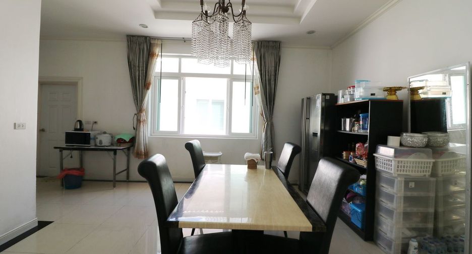 For sale 5 bed house in Mueang Udon Thani, Udon Thani