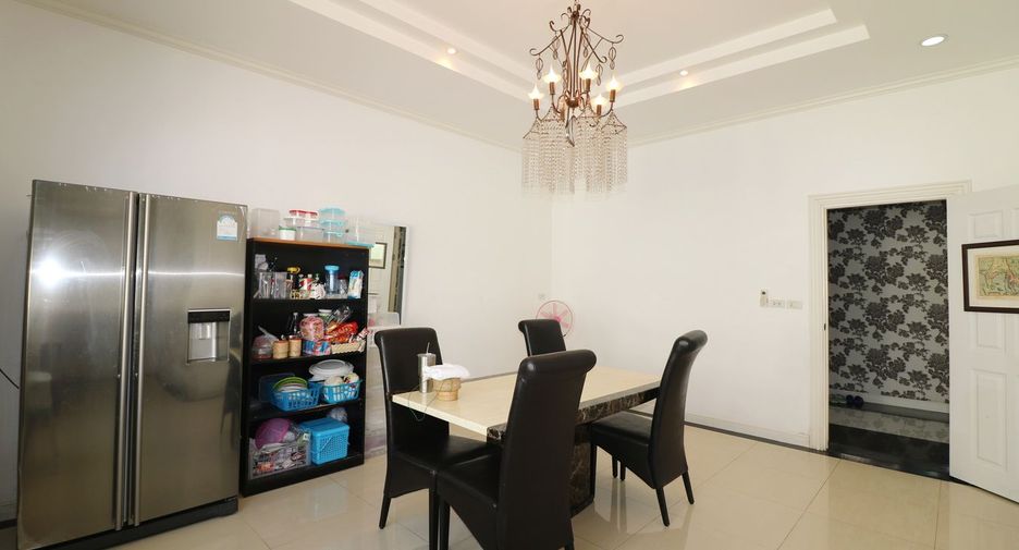 For sale 5 bed house in Mueang Udon Thani, Udon Thani