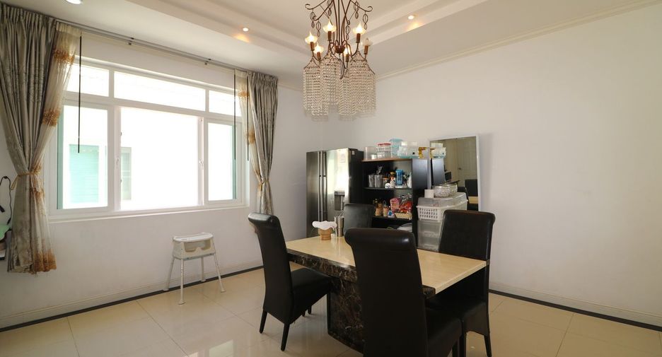 For sale 5 bed house in Mueang Udon Thani, Udon Thani