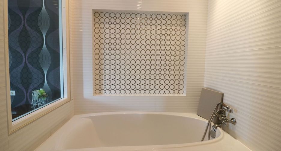 For sale 5 bed house in Mueang Udon Thani, Udon Thani