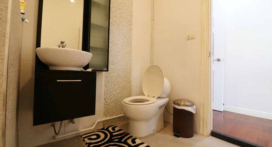 For sale 5 bed house in Mueang Udon Thani, Udon Thani