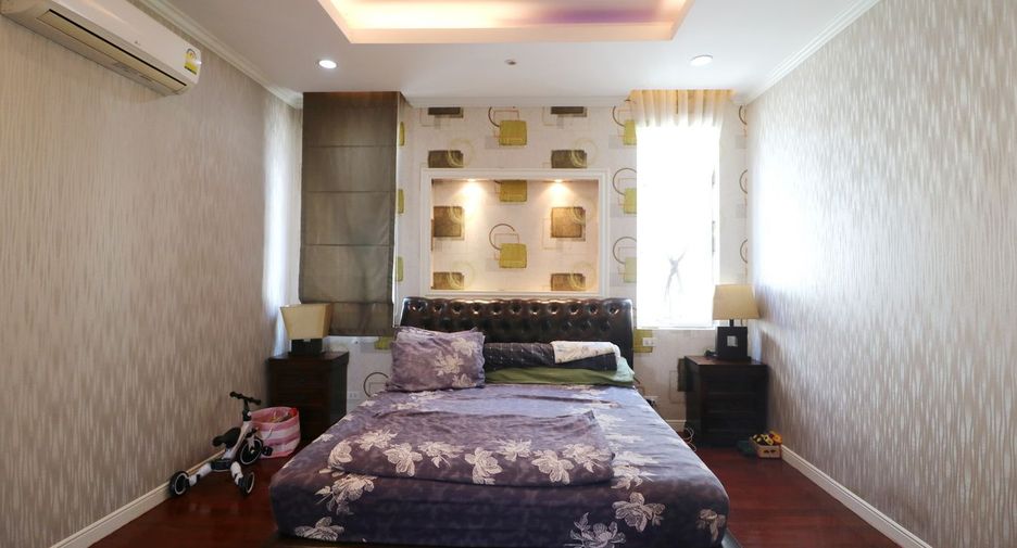 For sale 5 bed house in Mueang Udon Thani, Udon Thani