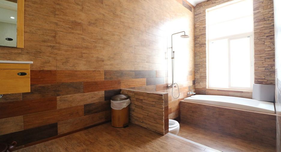 For sale 5 bed house in Mueang Udon Thani, Udon Thani