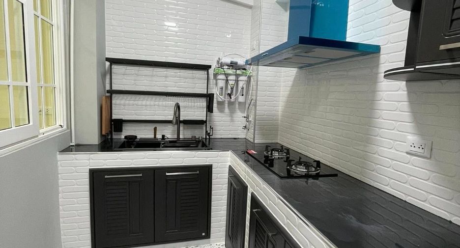 For rent 3 bedrooms townhouse in Mueang Chiang Mai, Chiang Mai