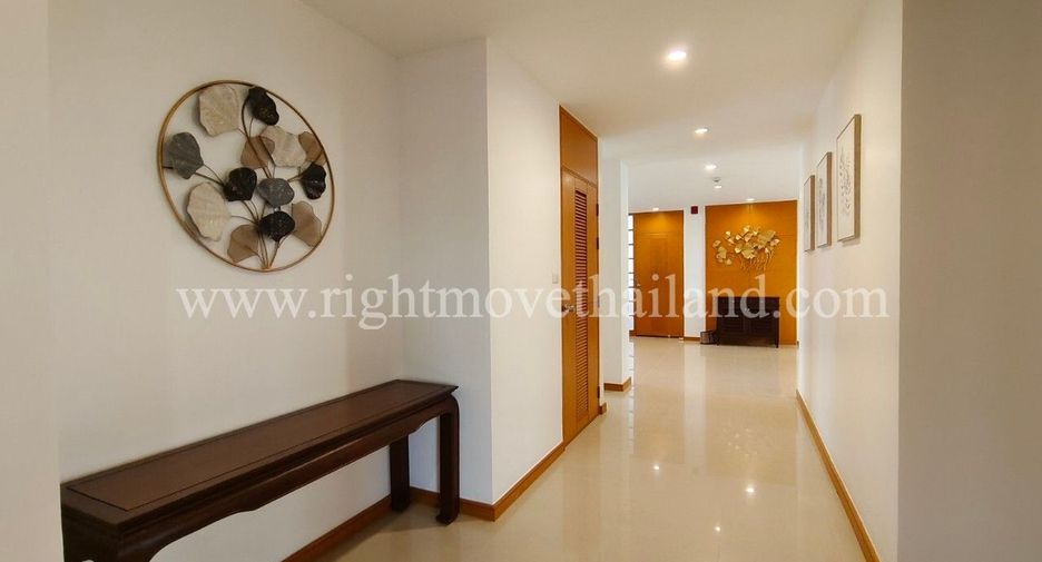 À louer 3 chambres appartement à Sathon, Bangkok
