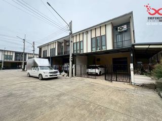 For sale 3 bed townhouse in Lam Luk Ka, Pathum Thani