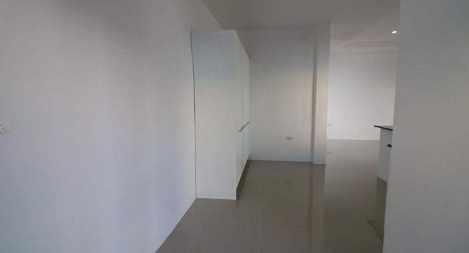 For sale 4 bed house in Mueang Udon Thani, Udon Thani