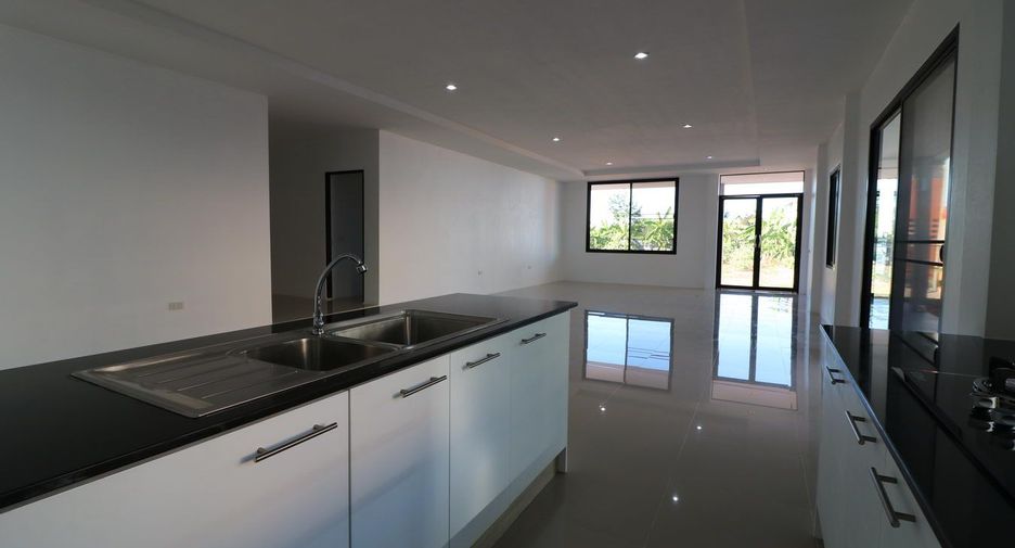 For sale 4 bed house in Mueang Udon Thani, Udon Thani