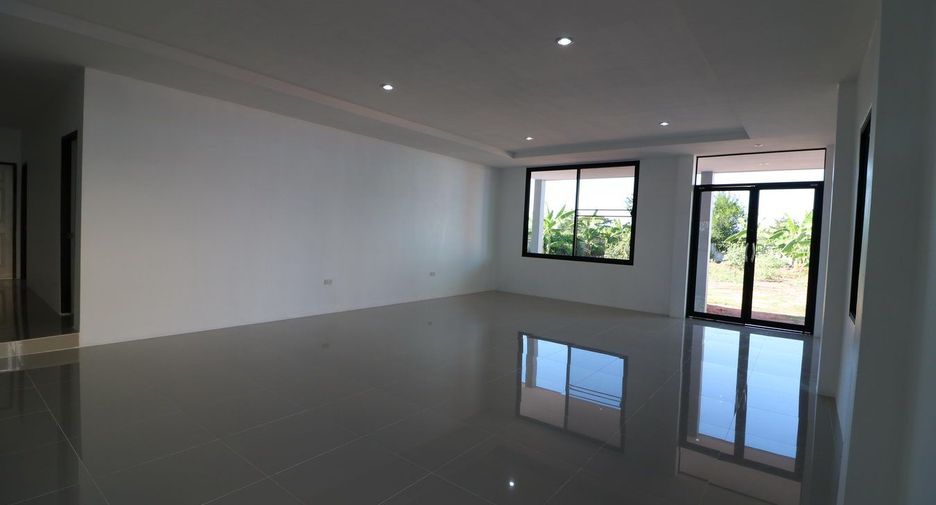 For sale 4 bed house in Mueang Udon Thani, Udon Thani
