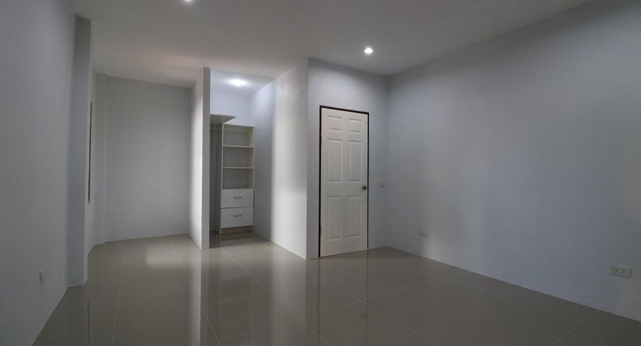 For sale 4 bed house in Mueang Udon Thani, Udon Thani
