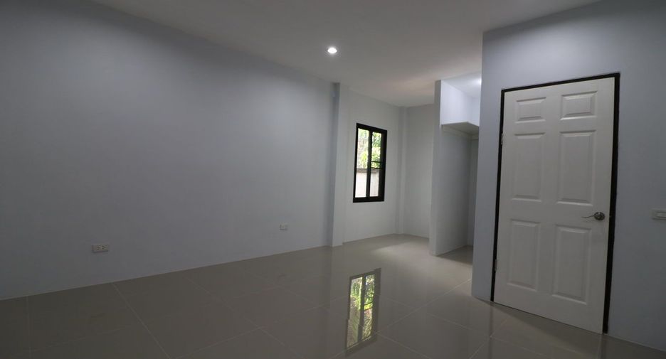 For sale 4 bed house in Mueang Udon Thani, Udon Thani