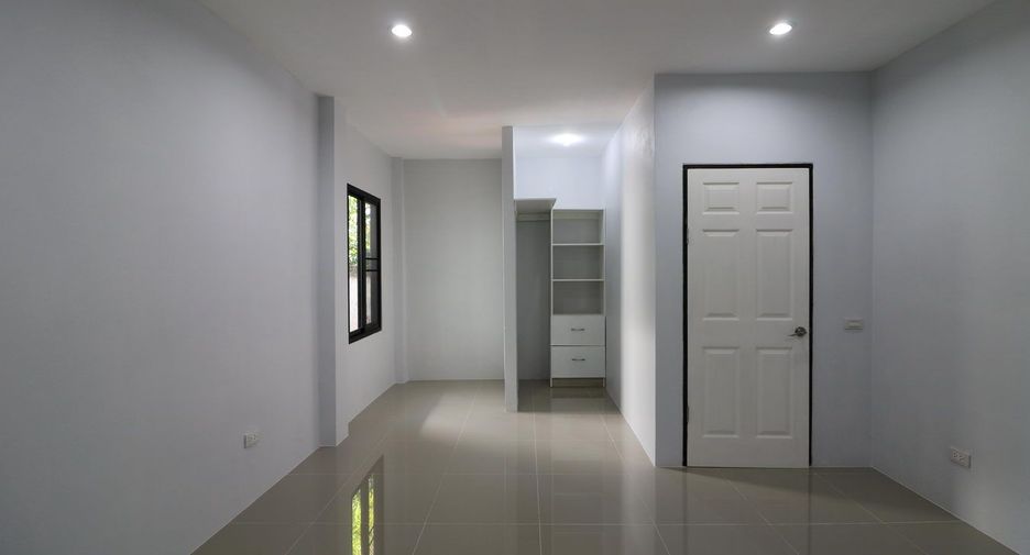 For sale 4 bed house in Mueang Udon Thani, Udon Thani