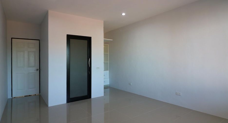 For sale 4 bed house in Mueang Udon Thani, Udon Thani