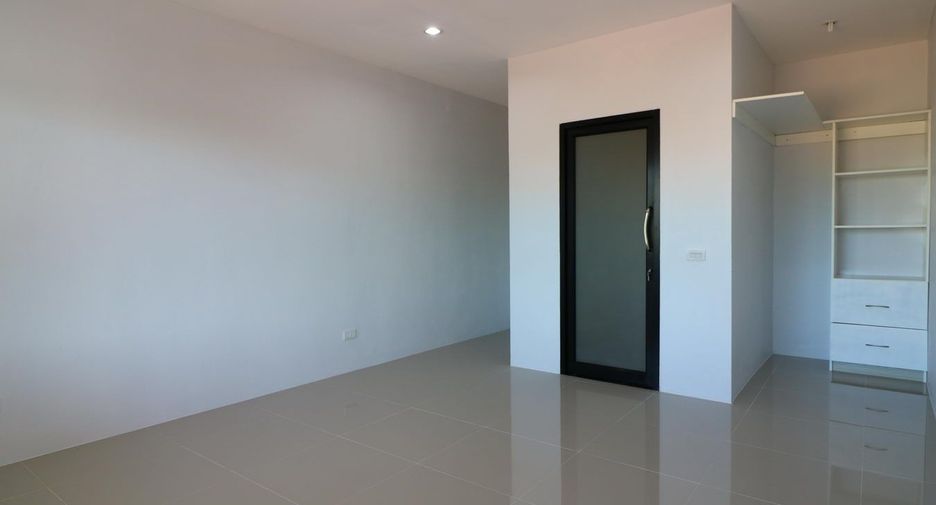 For sale 4 bed house in Mueang Udon Thani, Udon Thani