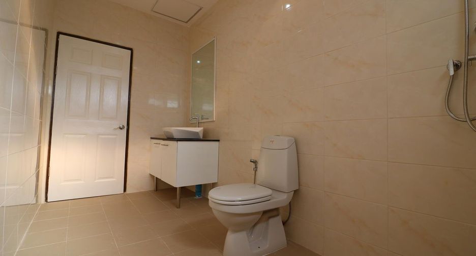 For sale 4 bed house in Mueang Udon Thani, Udon Thani