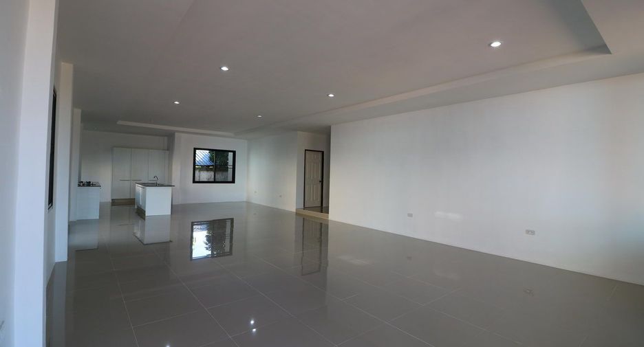 For sale 4 bed house in Mueang Udon Thani, Udon Thani