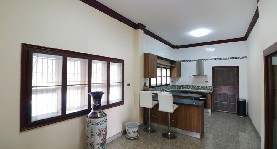 For sale 4 bed house in Mueang Udon Thani, Udon Thani