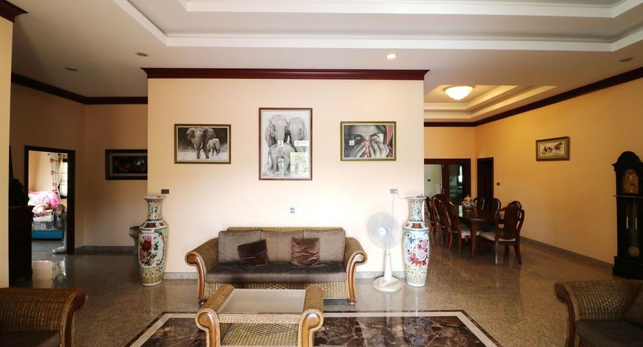 For sale 4 bed house in Mueang Udon Thani, Udon Thani