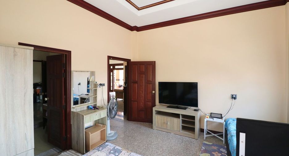 For sale 4 bed house in Mueang Udon Thani, Udon Thani