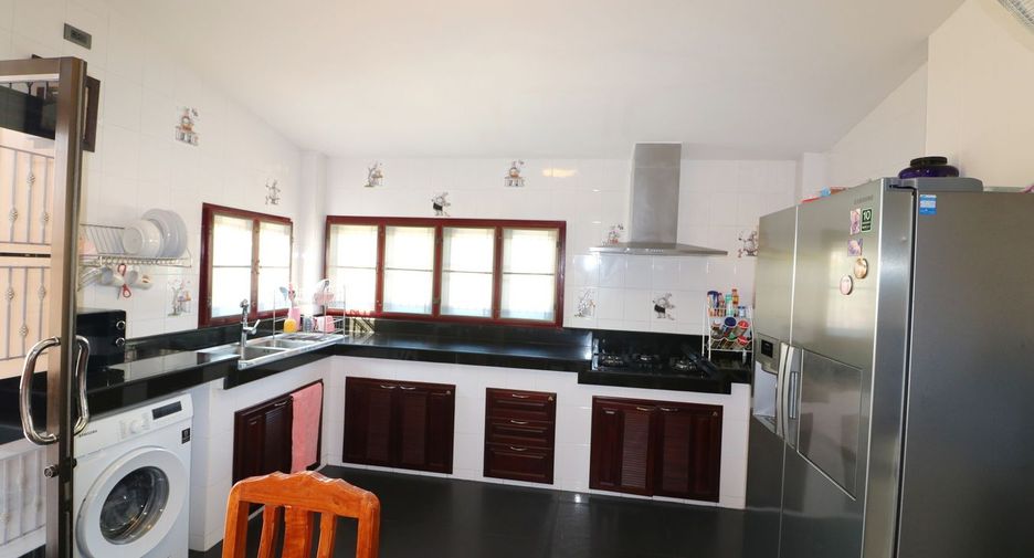 For sale 4 bed house in Mueang Udon Thani, Udon Thani