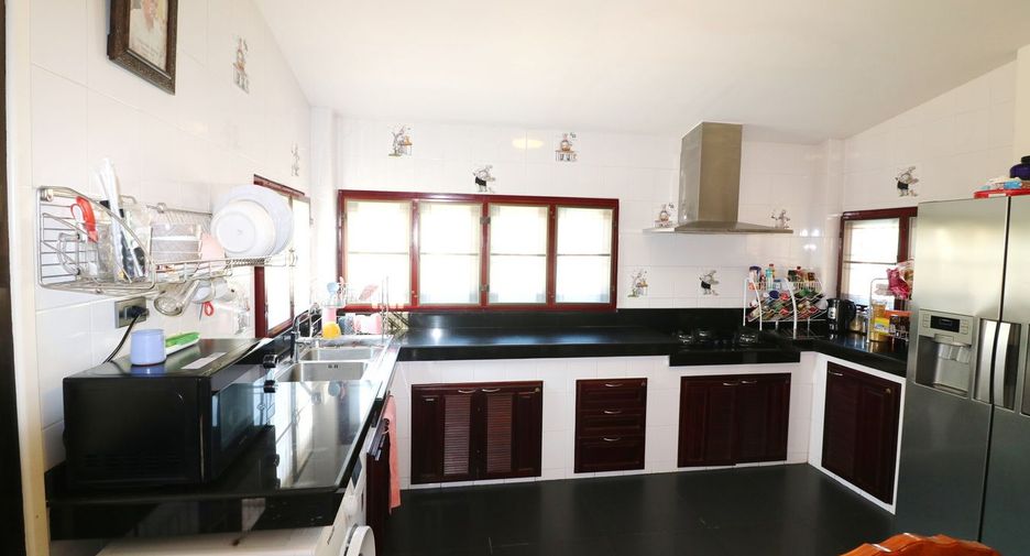 For sale 4 bed house in Mueang Udon Thani, Udon Thani