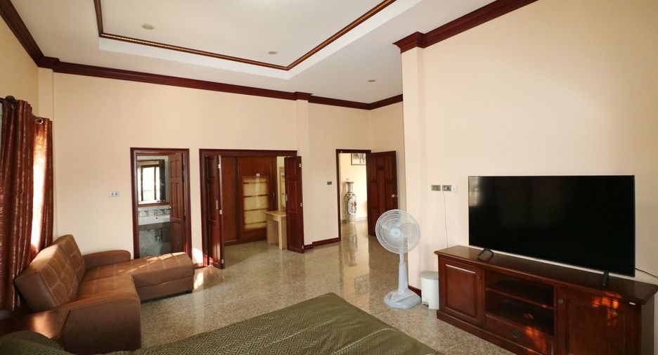 For sale 4 bed house in Mueang Udon Thani, Udon Thani