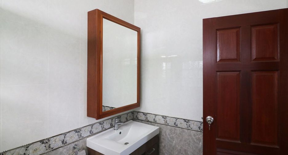For sale 4 bed house in Mueang Udon Thani, Udon Thani