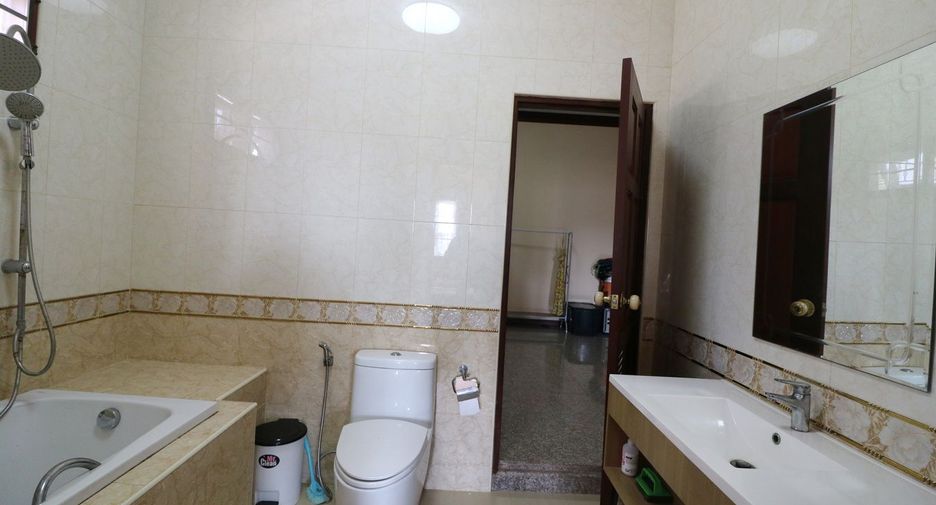 For sale 4 bed house in Mueang Udon Thani, Udon Thani