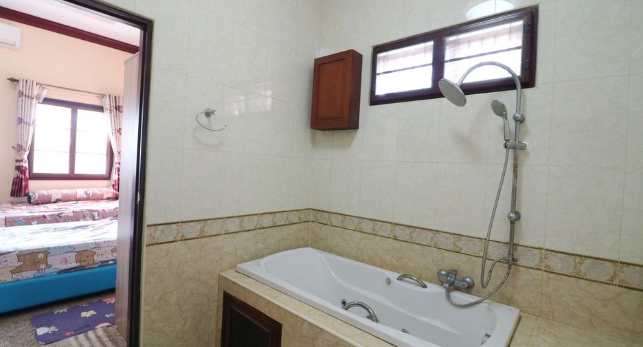 For sale 4 bed house in Mueang Udon Thani, Udon Thani