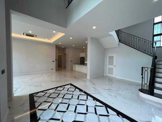 For sale 5 Beds house in Suan Luang, Bangkok