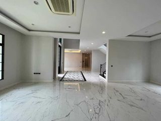 For sale 5 Beds house in Suan Luang, Bangkok