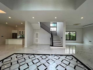 For sale 5 Beds house in Suan Luang, Bangkok