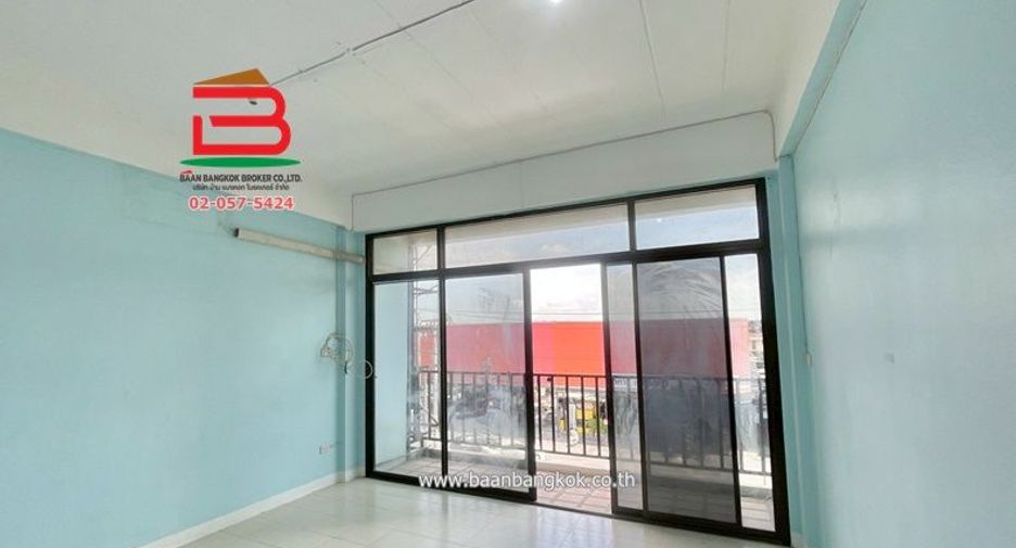 Продажа 4 спальни торговое помещение в Lam Luk Ka, Патумтани