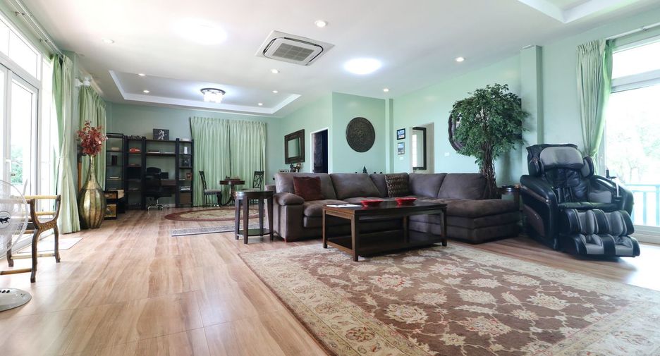 For sale 4 bedrooms house in Wanon Niwat, Sakon Nakhon