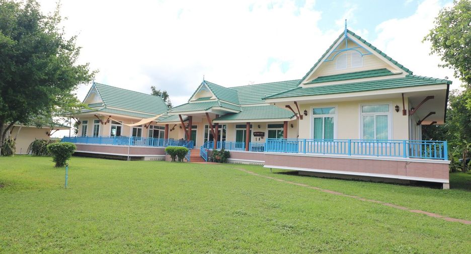 For sale 4 bedrooms house in Wanon Niwat, Sakon Nakhon