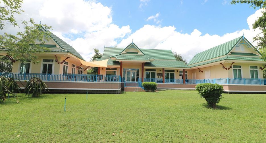 For sale 4 bedrooms house in Wanon Niwat, Sakon Nakhon