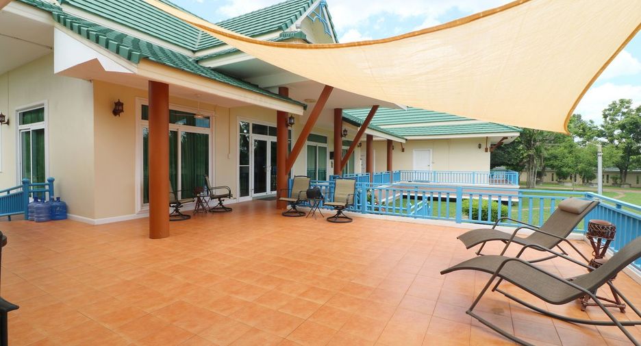 For sale 4 bedrooms house in Wanon Niwat, Sakon Nakhon