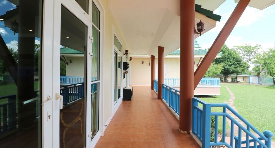 For sale 4 bedrooms house in Wanon Niwat, Sakon Nakhon
