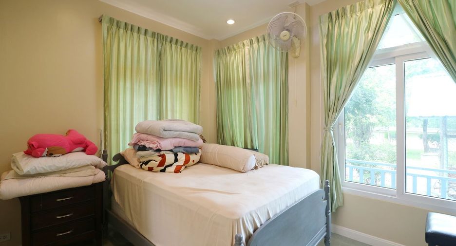 For sale 4 bedrooms house in Wanon Niwat, Sakon Nakhon