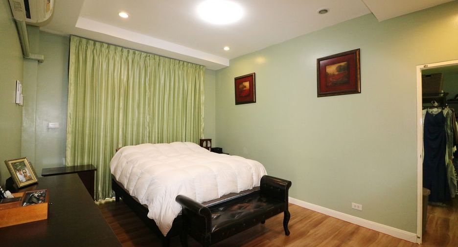 For sale 4 bedrooms house in Wanon Niwat, Sakon Nakhon