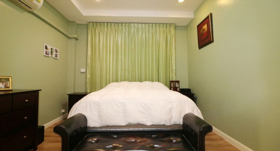 For sale 4 bedrooms house in Wanon Niwat, Sakon Nakhon