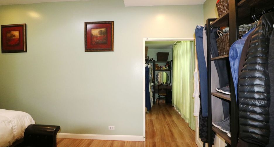 For sale 4 bedrooms house in Wanon Niwat, Sakon Nakhon