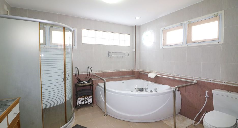 For sale 4 bedrooms house in Wanon Niwat, Sakon Nakhon