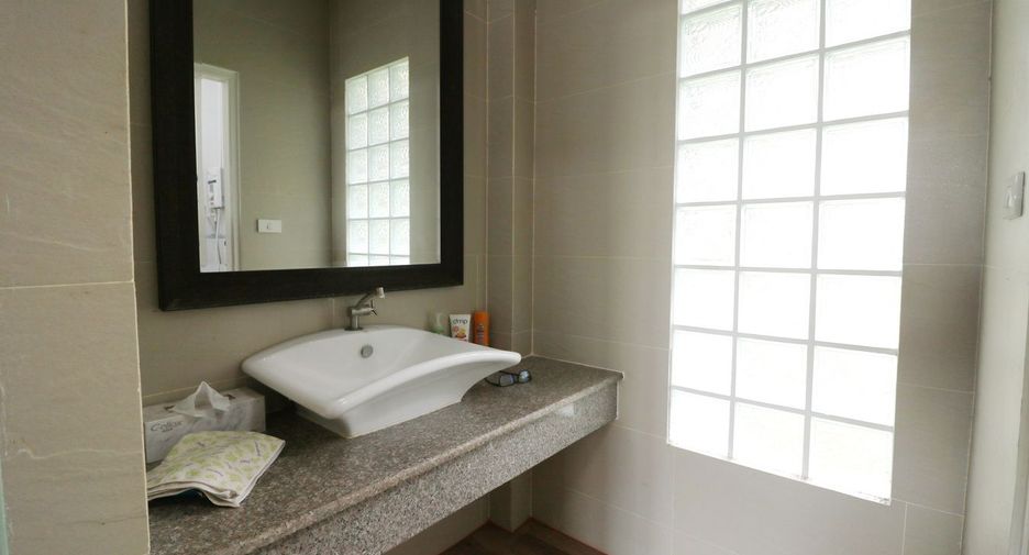 For sale 4 bedrooms house in Wanon Niwat, Sakon Nakhon