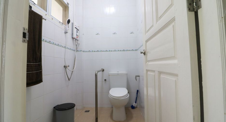 For sale 4 bedrooms house in Wanon Niwat, Sakon Nakhon