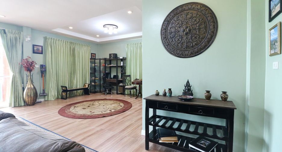For sale 4 bedrooms house in Wanon Niwat, Sakon Nakhon