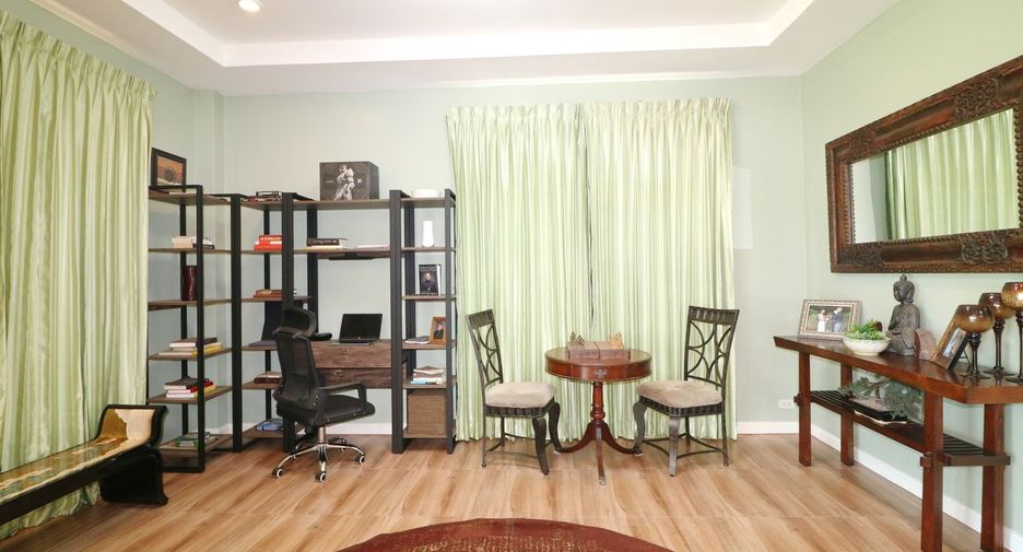 For sale 4 bedrooms house in Wanon Niwat, Sakon Nakhon