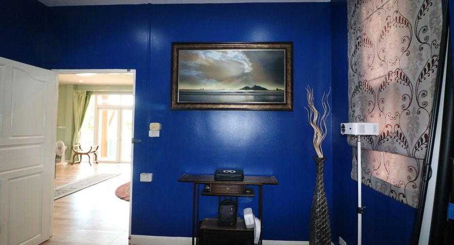 For sale 4 bedrooms house in Wanon Niwat, Sakon Nakhon