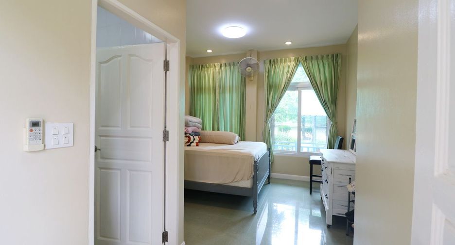 For sale 4 bedrooms house in Wanon Niwat, Sakon Nakhon