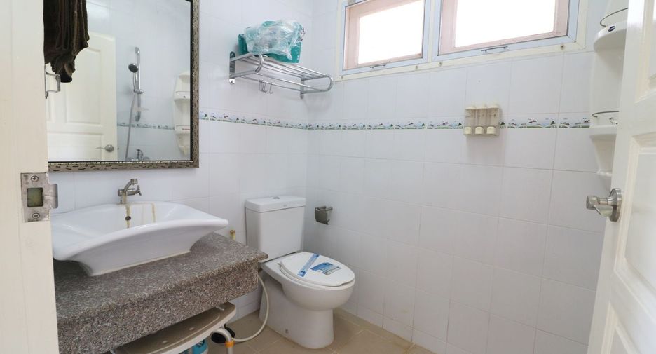 For sale 4 bedrooms house in Wanon Niwat, Sakon Nakhon